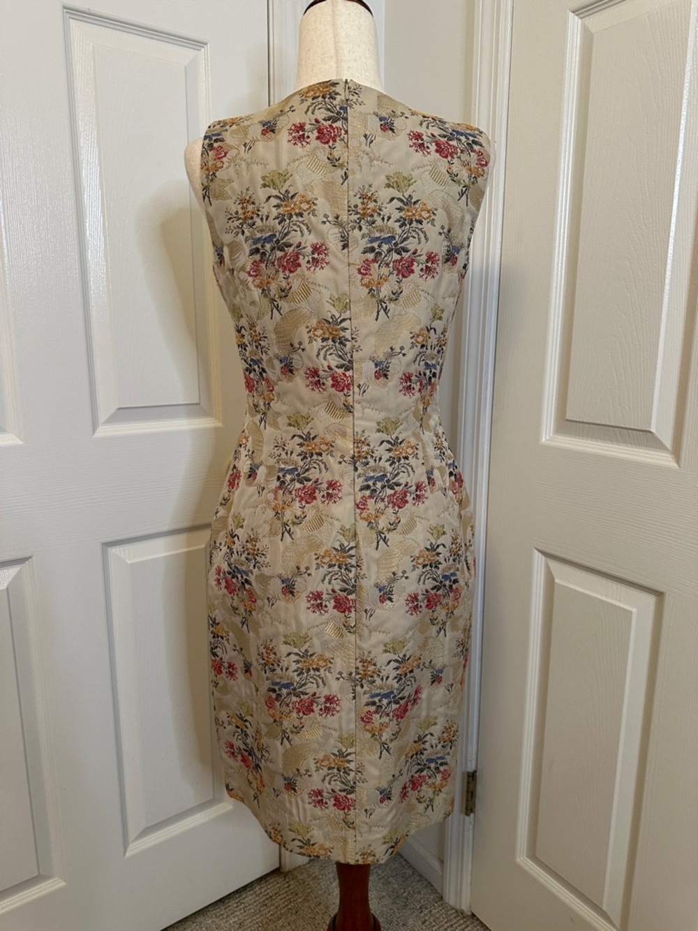David Meister Beige Floral Midi Sheath Dress with Red and Blue Accents - Picture 4 of 6